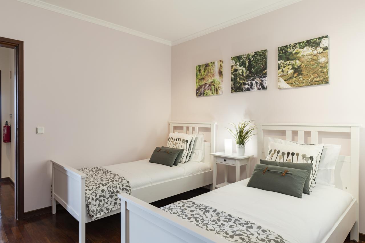 V By An Island Apartment *
